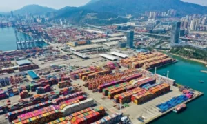 Trung Quốc thặng dư thương mại kỷ lục hơn 1.100 tỷ USD năm 2025