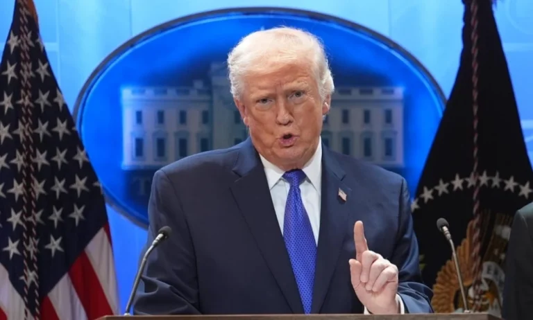 Ông Trump: Áp thêm 10% thuế nhập khẩu sau phán quyết của Tòa Tối cao