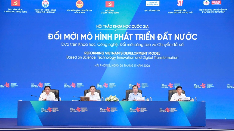 Đổi mới mô hình phát triển đất nước dựa trên khoa học, công nghệ, đổi mới sáng tạo và chuyển đổi số