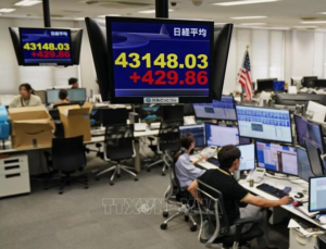 Bảng chỉ số chứng khoán tại Tokyo, Nhật Bản. Ảnh tư liệu: Kyodo/TTXVN