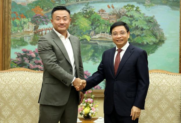 越南政府副总理阮文胜会见Bybit联合创始人兼首席执行官周本——图片:VGP/德荀