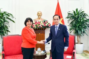 越英力争2026年双边贸易额达100亿美元