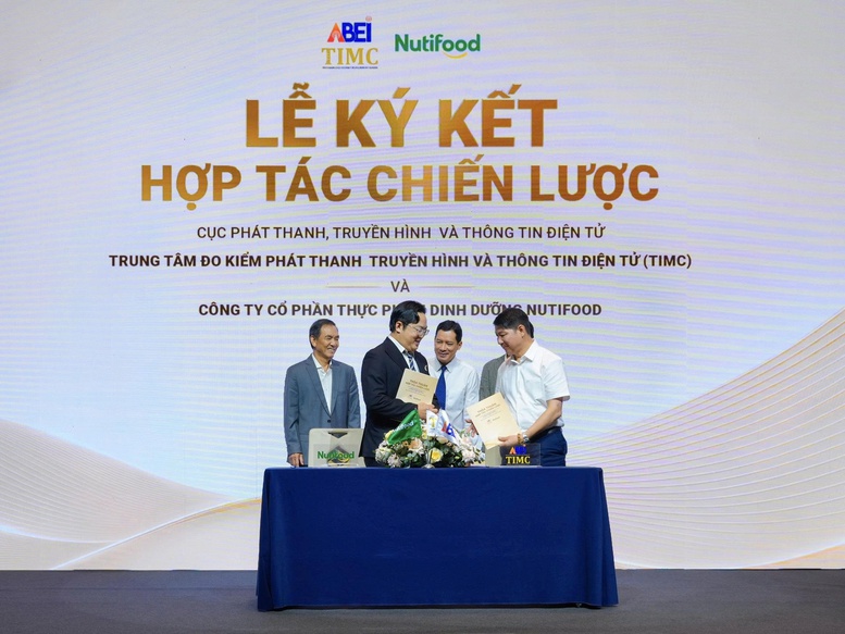 Hai bên cùng thống nhất, chương trình đào tạo tập trung cung cấp kiến thức về pháp luật trong lĩnh vực thông tin điện tử, an ninh mạng, quảng cáo, nghĩa vụ thuế, bảo vệ quyền lợi người tiêu dùng - Ảnh: VGP/LT
