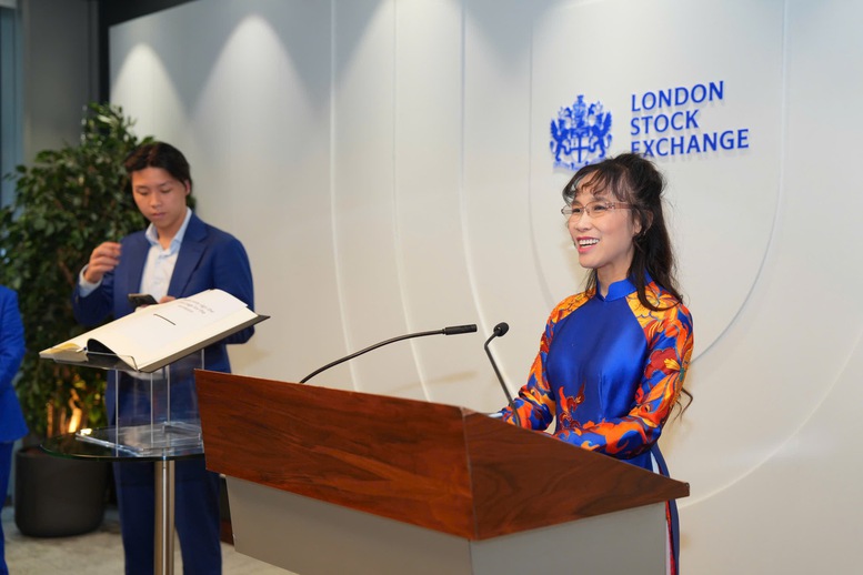 Tiến sĩ Nguyễn Thị Phương Thảo phát biểu nhân chuyến thăm Sàn Giao dịch Chứng khoán London sáng 22/7 (giờ địa phương)
