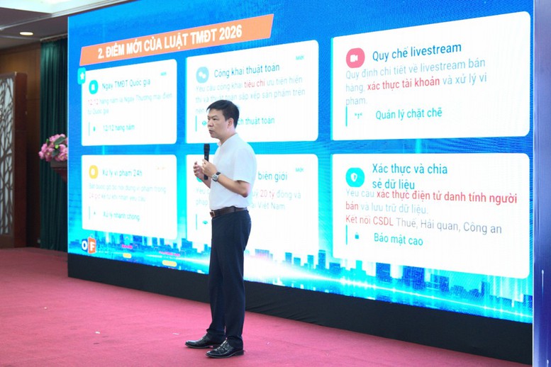 Ông Nguyễn Hữu Tuấn, Giám đốc Trung tâm Phát triển thương mại điện tử và công nghệ số chia sẻ những điểm mới nổi bật tại Luật Thương mại điện tử
