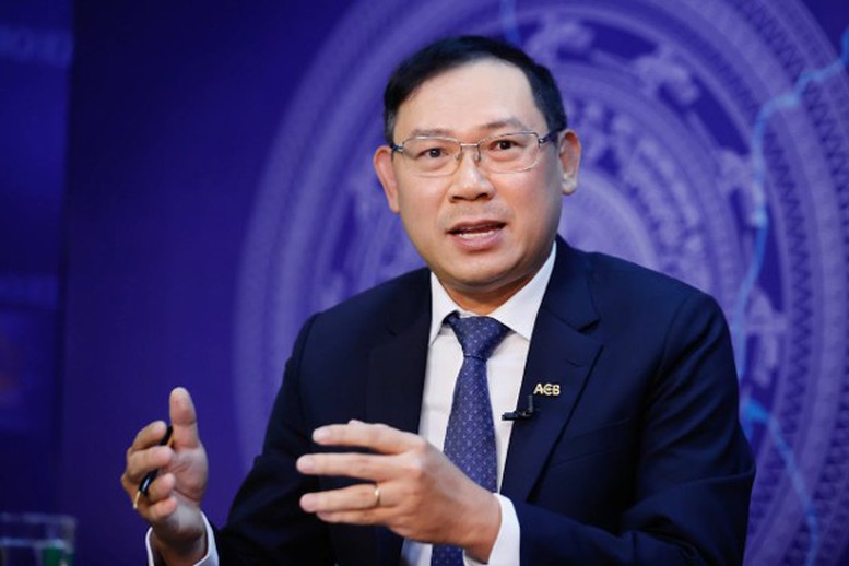 Ông Từ Tiến Phát, Tổng Giám đốc ACB cho biết, ACB kiên định với chiến lược phát triển dựa trên chất lượng hơn là tốc độ, tập trung đồng hành cùng khách hàng doanh nghiệp, SME và hộ kinh doanh thông qua các giải pháp tài chính toàn diện