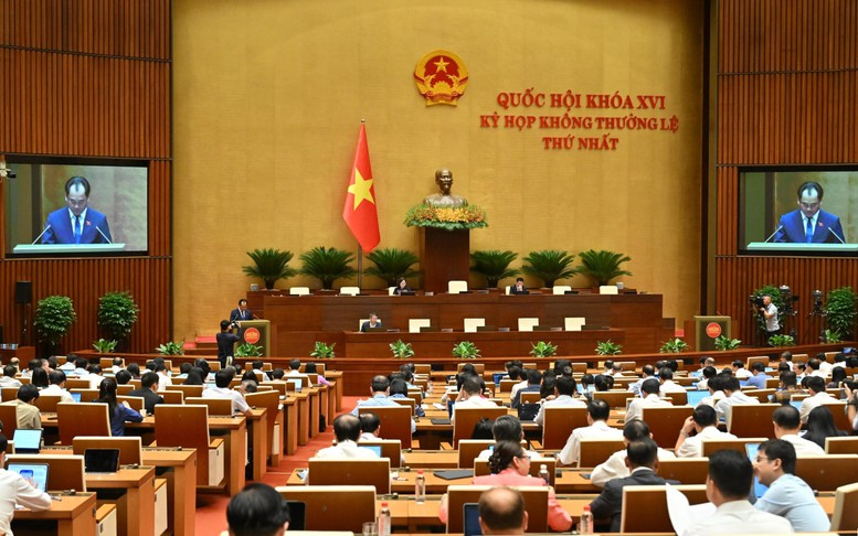 Quốc hội nghe báo cáo về dự án Luật sửa đổi, bổ sung một số điều của 10 luật có liên quan đến thủ tục hành chính, điều kiện kinh doanh trong lĩnh vực nông nghiệp và môi trường - Ảnh: VGP/Nhật Bắc