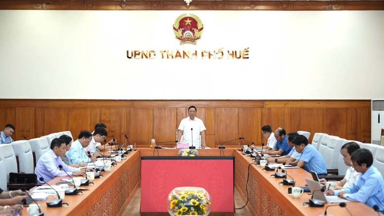 Chủ tịch UBND TP. Huế Lê Trí Thanh chủ trì cuộc họp nghe báo cáo đánh giá kịch bản tăng trưởng năm 2026 - Ảnh: chinhphu.vn/TP