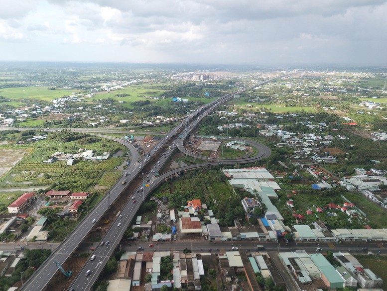 Dự án mở rộng cao tốc TP.HCM - Trung Lương - Mỹ Thuận là dự án có ý nghĩa đặc biệt quan trọng trong việc hiện thực hóa chủ trương phát triển kinh tế tư nhân theo tinh thần Nghị quyết 68 của Trung ương - Ảnh: Báo XD