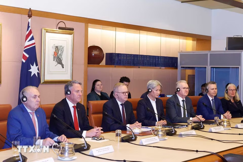 Thủ tướng Anthony Albanese và thành viên đoàn Australia tại cuộc hội đàm với Tổng Bí thư, Chủ tịch nước Tô Lâm - Ảnh: TTXVN