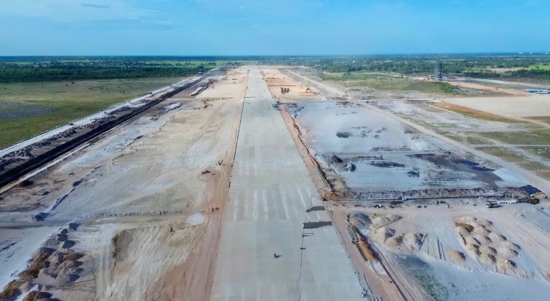 Đường cất hạ cánh và hạ tầng khu bay