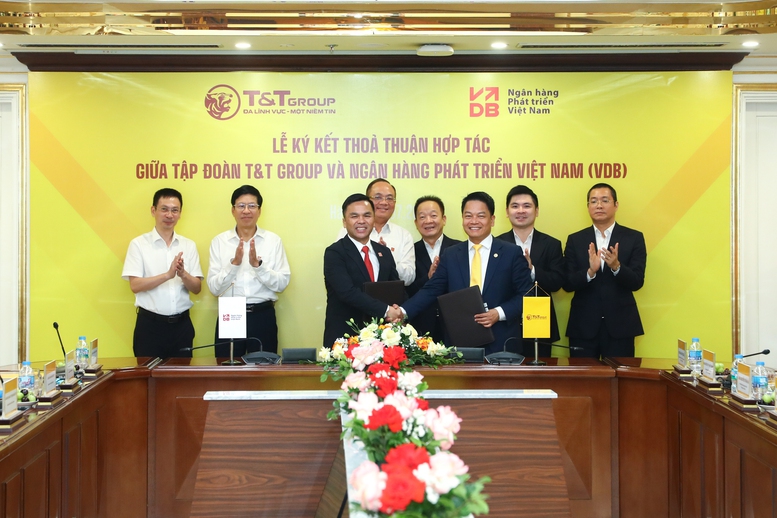 Ngân hàng Phát triển Việt Nam (VDB) và Tập đoàn T&T Group ký kết thỏa thuận hợp tác về tín dụng đầu tư.