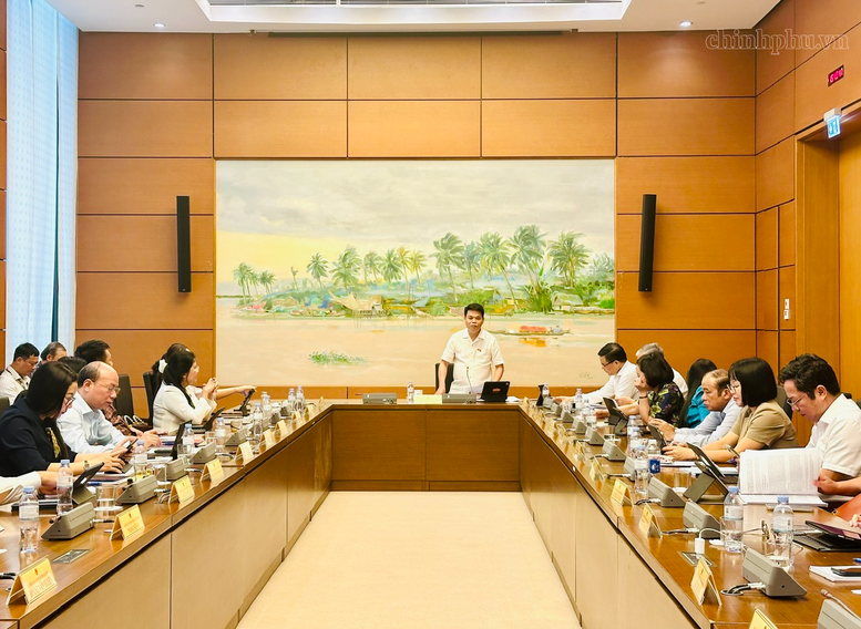 Quang cảnh tại phiên thảo luận Tổ 11 chiều 4/8 - Ảnh: VGP/Diệu Anh