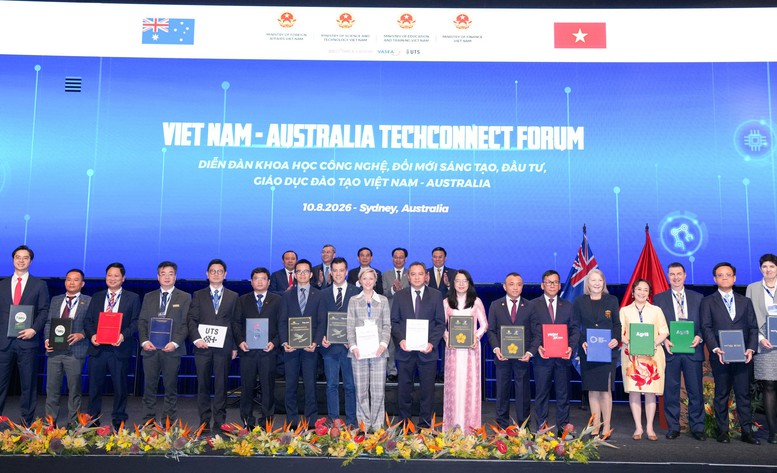 Vietjet và Sân bay Quốc tế Western Sydney cùng các doanh nghiệp Việt Nam và Australia trao văn kiện hợp tác trước sự chứng kiến của Ủy viên Bộ Chính trị, Phó Thủ tướng Chính phủ, Bộ trưởng Bộ Quốc phòng Phan Văn Giang, cùng lãnh đạo cấp cao và cộng đồng doanh nghiệp hai nước